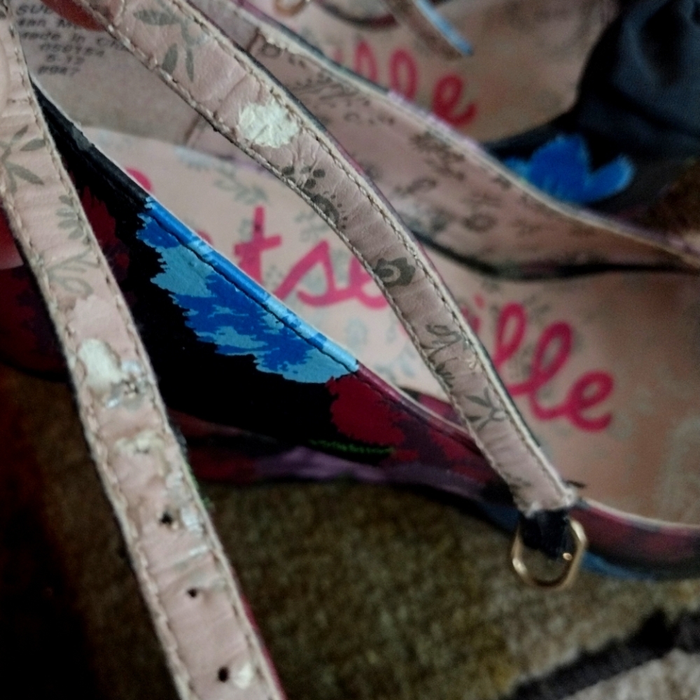 Betseyville Wedges - Picture 4 of 6